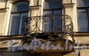Ул. Черняховского, д. 51. Бывший доходный дом. Решетка балкона. Фото октябрь 2009 г.