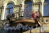 Ул. Черняховского, д. 53. Бывший доходный дом. Решетка балкона. Фото октябрь 2009 г.