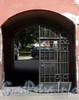 Гороховая ул., д. 44. Решетка ворот. Фото июль 2009 г.