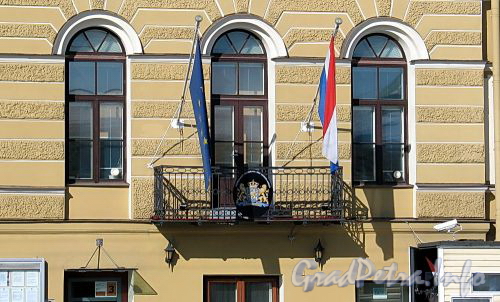 Наб. реки Мойки, д. 11. Генеральное Консульство Королевства Нидерланды. Решетка балкона. Фото март 2010 г.