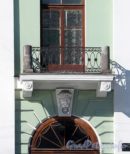 Наб. реки Мойки, д. 23. Особняк С. С. Абамелек-Лазарева. Решетка балкона. Фото март 2010 г.