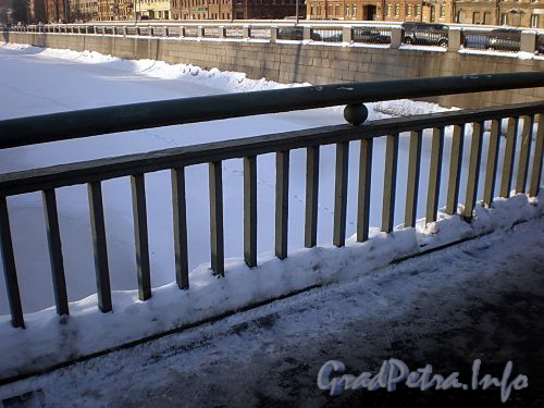 Фрагмент ограды Ново-Московского моста. Фото февраль 2010 г.