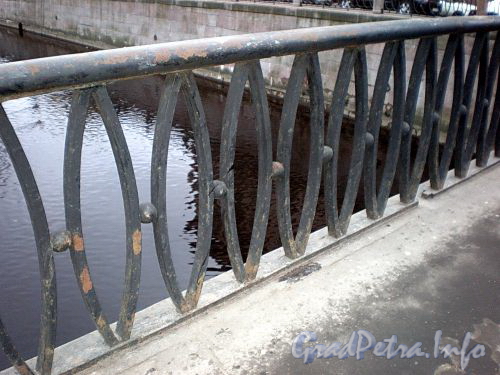 Фрагмент ограды Петропавловского моста. Фото декабрь 2009 г.