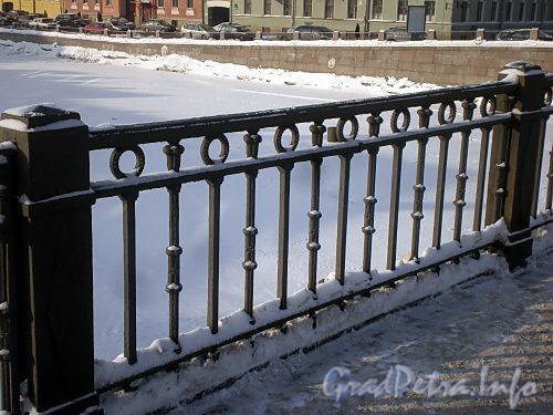 Фрагмент ограды Семеновского моста. Фото февраль 2010 г.