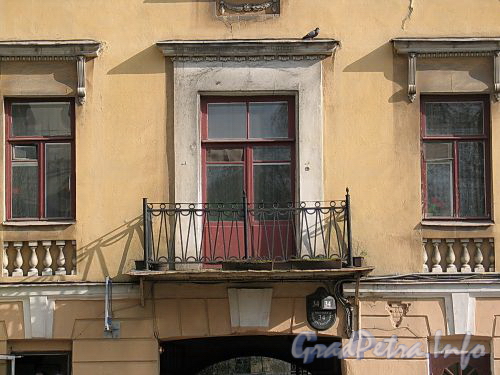 Малодетскосельский пр., д. 34. Решетка балкона. Фото май 2010 г.