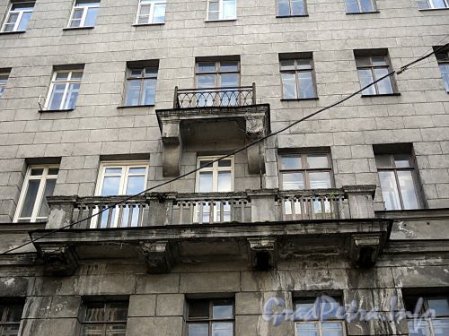 Бол. Казачий пер., д. 11. Балконы правого корпуса. Фото май 2010 г.