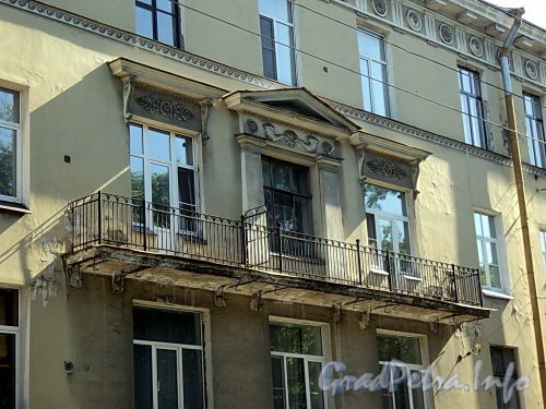 Конногвардейский бул., д. 6. Балкон. Фото июнь 2010 г.