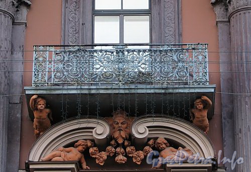 Конногвардейский бул., д. 17. Решетка балкона. Фото июнь 2010 г.