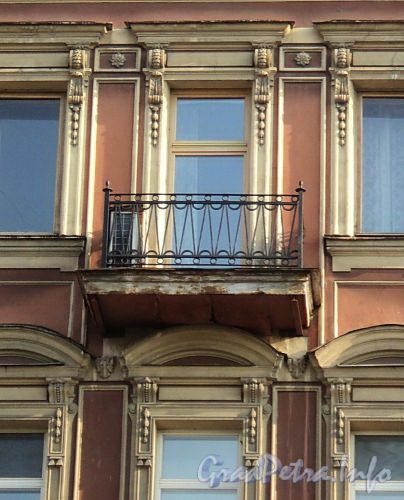 Захарьевская ул., д. 21. Решетка балкона. Фото июль 2010 г.