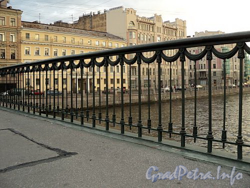 Ограда Лештукова моста. Фото июль 2010 г.
