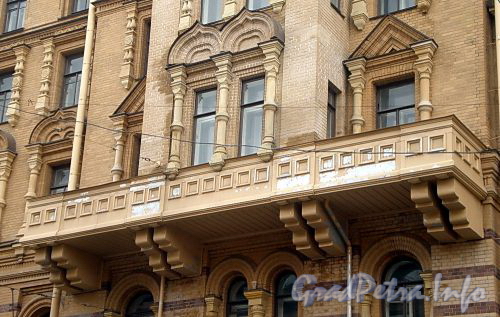 Кирочная ул., д. 1. Здание Офицерского собрания (Дом офицеров). Балкон. Фото март 2010 г.