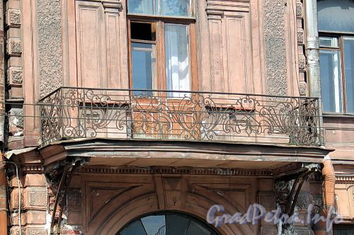 Кирочная ул., д. 18. Решетка балкона. Фото май 2010 г.