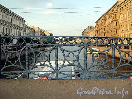 Ограда Синего моста через Мойку. Фото август 2010 г.