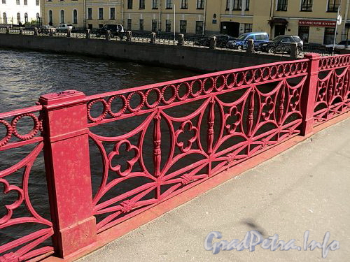 Фрагмент ограды Красного моста через Мойку. Фото июнь 2010 г.
