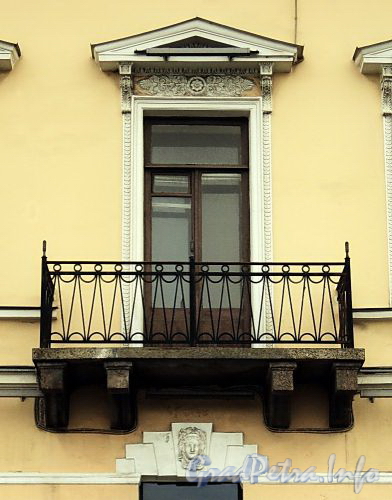 Наб. Кутузова, д. 14. Решетка балкона. Фото сентябрь 2010 г.