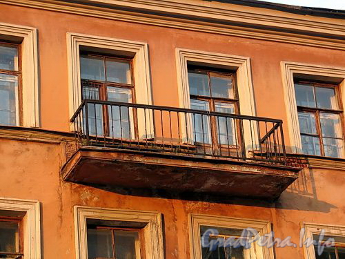 Верейская ул., д. 28. Балкон. Фото август 2010 г.