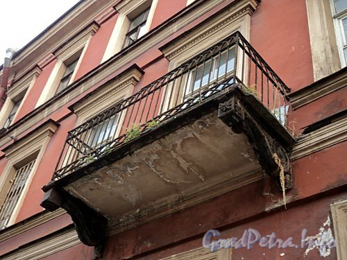 Можайская ул., д. 1. Кронштейны балкона. Фото август 2010 г.