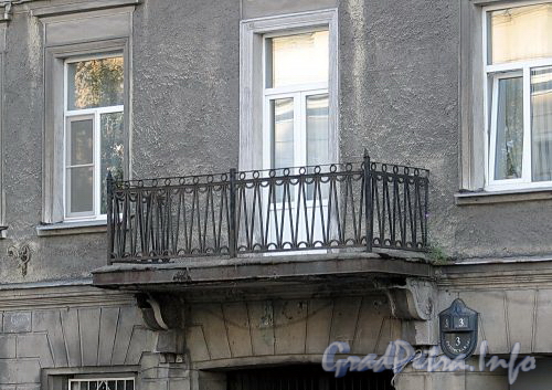 Рузовская ул., д. 3. Решетка балкона. Фото август 2010 г.