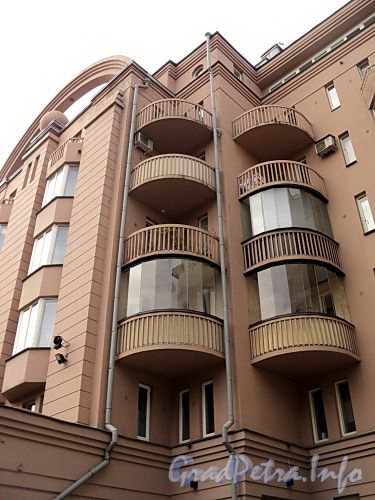 Крестьянский пер., д. 4, лит. А. Балконы. Фото октябрь 2010 г.