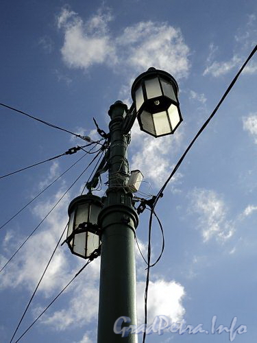 Светильники Большого Крестовского моста. Фото сентябрь 2010 г.