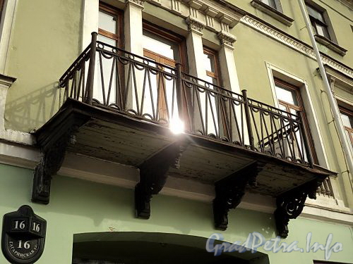 Гагаринская ул., д. 16. Решетка балкона. Фото сентябрь 2010 г.