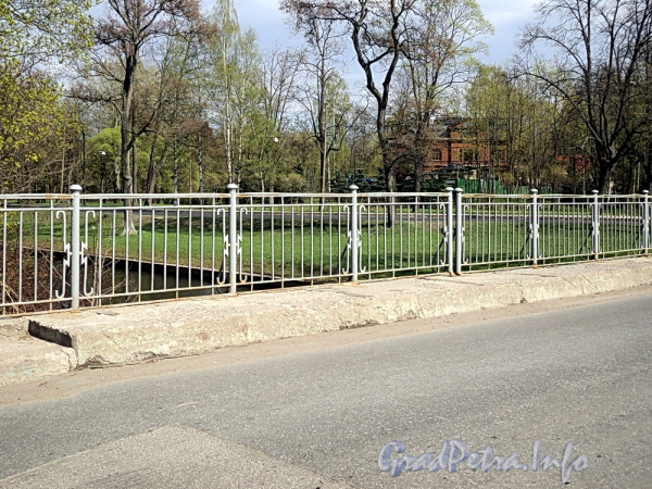 Фрагмент ограждения 11-го Каменноостровского моста. Фото май 2011 г.