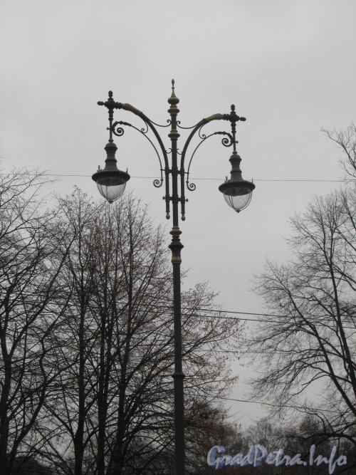 Новые фонари, установленные на Потемкинской улице в октябре-ноябре 2012 года. Фото 22 ноября 2012 г.