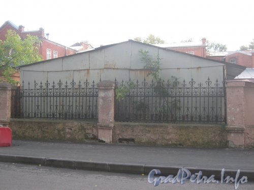 Ограда в районе дома 7 по Урюпину пер. Фото 21 сентября 2012 г.