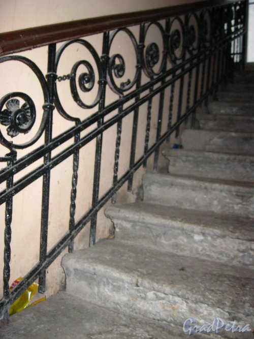 Красносельская улица, дом 16. Решетка лестницы в подъезде № 3. Фото 13 марта 2013 г.