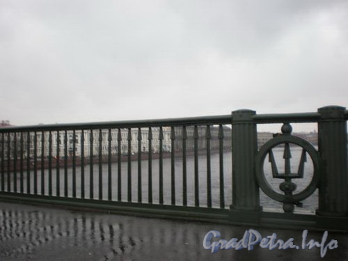 Ограда Биржевого моста. Декабрь 2008 г.