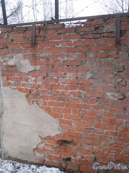 Красное Село (Горелово), ул. Заречная, дом 4а. Фрагмент ограды. Фото 4 января 2014 г.