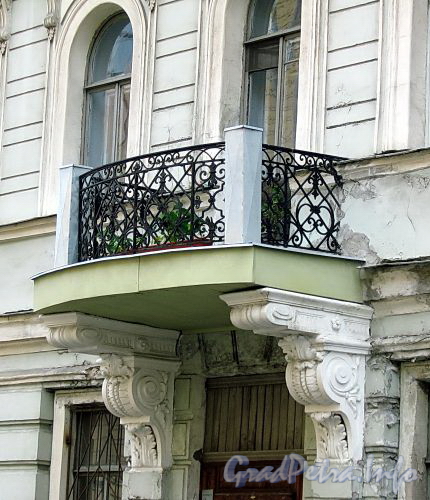 13-я Красноармейская ул., д. 30. Балкон. Фото июль 2009 г.