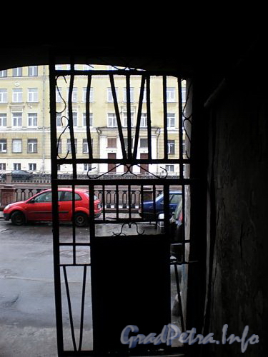 Наб. Крюкова канала, д. 6-8. Решетка ворот. Фото март 2009 г.