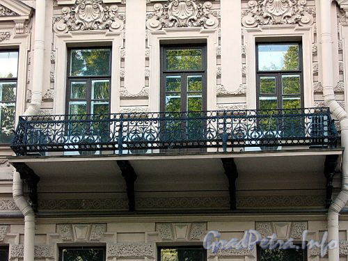 Конногвардейский бул., д. 3. Балкон. Фото июль 2009 г.