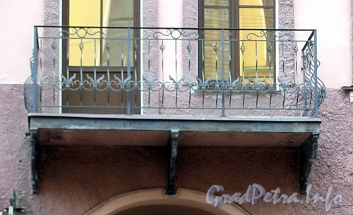 Пр. Римского-Корсакова, д. 57. Решетка балкона. Фото август 2009 г.