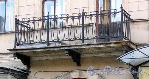 Галерная ул., д. 29. Решетка балкона. Фото июль 2009 г.