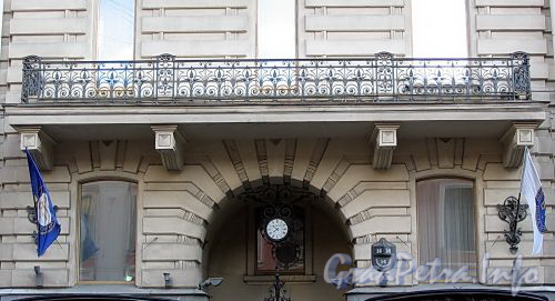 Мал. Морская ул., д. 14. «Petro Palace Hotel». Балкон. Фото июль 2009 г.