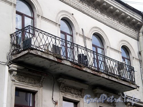 4-я Советская ул., д. 16. Дом Е.Тимофеева. Решетка балкона. Фото август 2009 г.