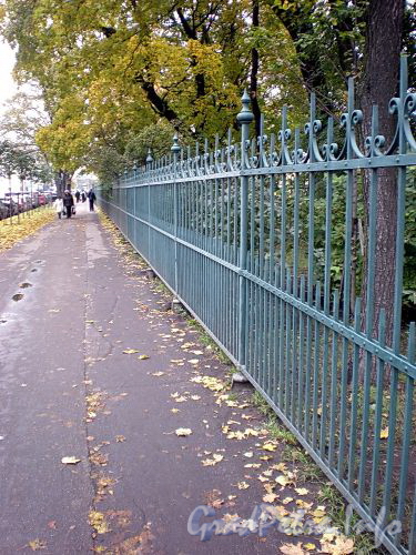 Ограда Таврического сада со стороны Потемкинской улицы. Фото октябрь 2009 г.