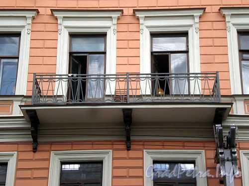 Гороховая ул., д. 34. Доходный дом В. Г. Жукова (Т. Г. Растеряевой). Балкон. Фото июль 2009 г.