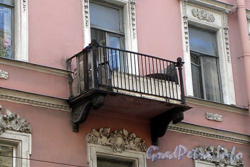 Гороховая ул., д. 39. Дом А. Н. Шлегель. Решетка балкона. Фото август 2009 г.