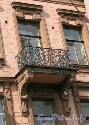 Большой пр., В.О., д. 35. Дом Е. Д. Калина. Решетка балкона. Фото август 2009 г.