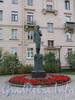 Памятник Габдулле Тукаю в сквере на углу Кронверкского проспекта и Зверинской улицы. Фото октябрь 2010 г.