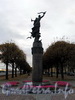 Памятник 300-летию Российского флота на Петровской набережной. Фото октябрь 2010 г.