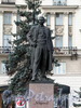 Памятник А.М. Горькому на пересечении Каменноостровского и Кронверкского проспектов. Фото октябрь 2010 г.