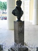 Бюст К. И. Росси в павильоне Михайловского сада. Фото август 2010 г.