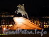 Памятник Петру I («Медный всадник») в ночной подсветке. Фото май 2010 г.