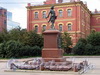 Памятник Петру I на Малом Сампсониевском проспекте напротив Сампсониевского собора. Фото сентябрь 2011 г.