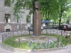 Кронверкская ул., дом 29/37, литера Б. Памятник Д.Д. Шостаковичу во дворе дома со стороны Кронверкской ул. Фото 7 июля 2012 г.
