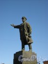 Памятник С.М. Кирову на Кировской площади. Общий вид со стороны проспекта Стачек. Фото 22 апреля 2013 г.